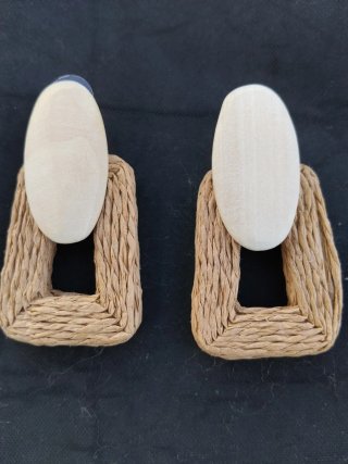 Pendientes madera elegantes y ligeros