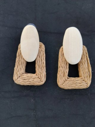 Pendientes madera elegantes y ligeros