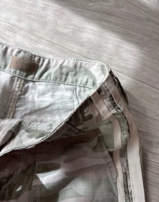 Pantalón ancho camuflaje mujer