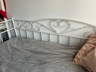 Armazón de cama de metal blanco