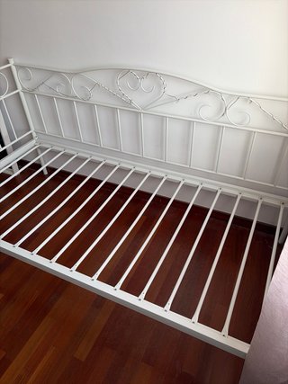 Armazón de cama de metal blanco