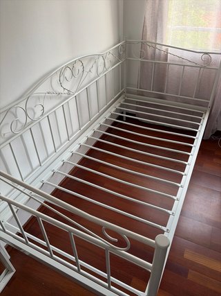 Armazón de cama de metal blanco