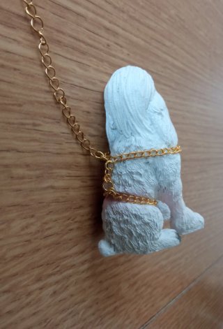 Perrito con doble arnés y cadena para Nancy Otoño