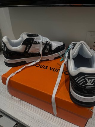 Zapatillas Louis Vuitton Negras y Blancas
