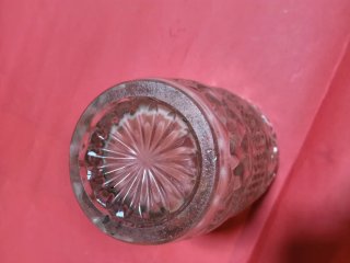 Vaso decorativo in vetro lavorato