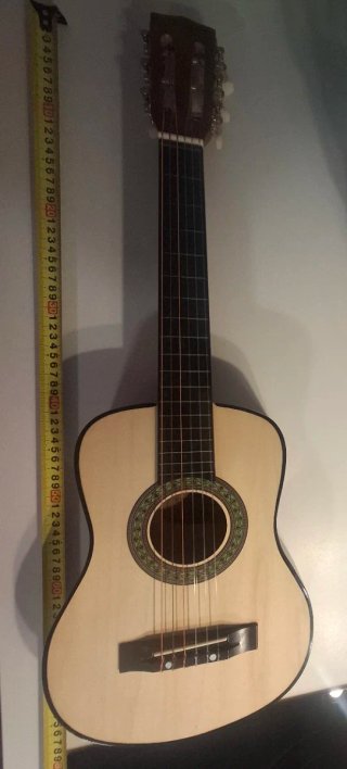 Guitarra infantil.