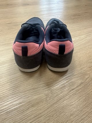 Zapatillas deportivas azul y rosa