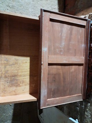 Mesilla de madera con cajones