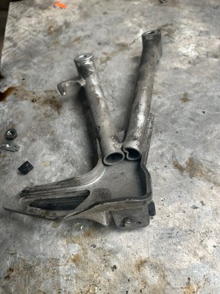 Soporte y estribo Suzuki GSF 650 Bandit 06