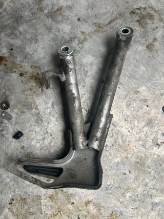 Soporte y estribo Suzuki GSF 650 Bandit 06