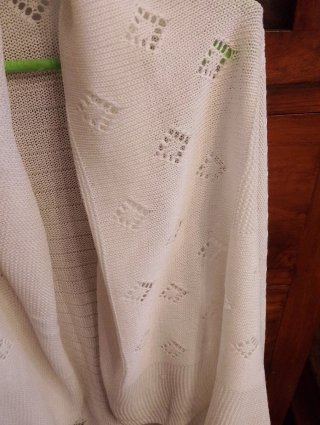 Toquilla bebé blanca tejida