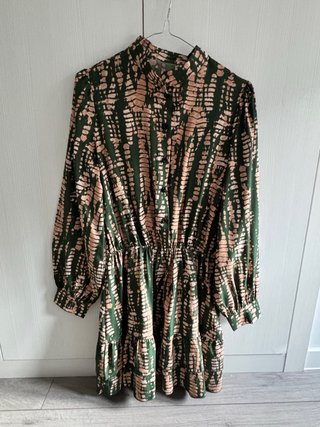 Vestido estampado verde y beige