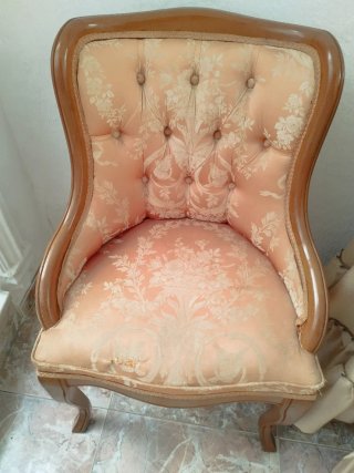Sillón tapizado floral madera