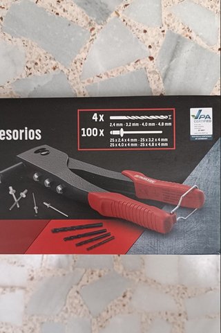 Remachadora Parkside con 4 brocas y 100 remaches