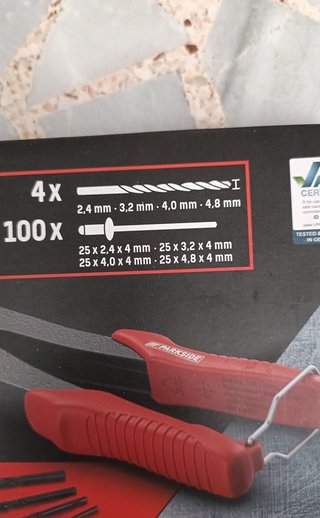 Remachadora Parkside con 4 brocas y 100 remaches