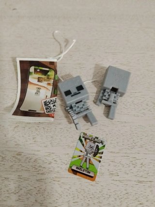 Kinder Joy Minecraft Figuras