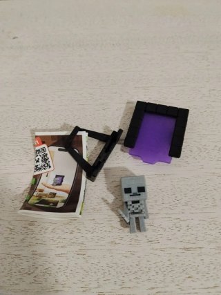 Kinder Joy Minecraft Figura y Portal