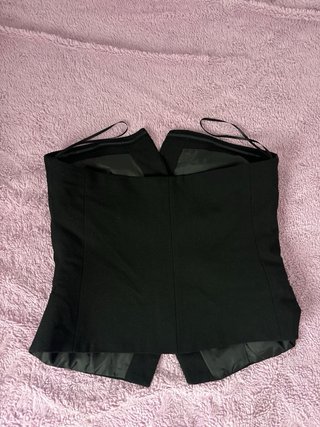 Top tipo chaleco negro