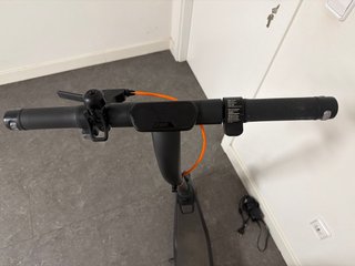 Patinete Eléctrico Ninebot E2 PRO. Cargador inclui