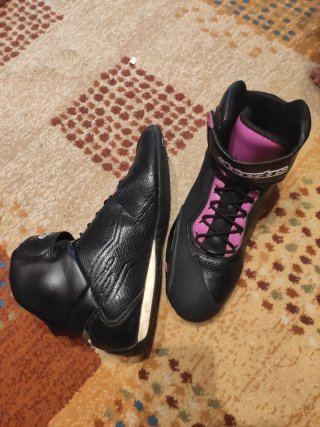 Botas Alpinestars Negras y Fucsia