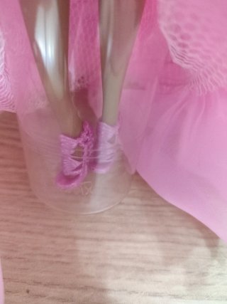 Muñeca Barbie flexible, sin articulaciones
