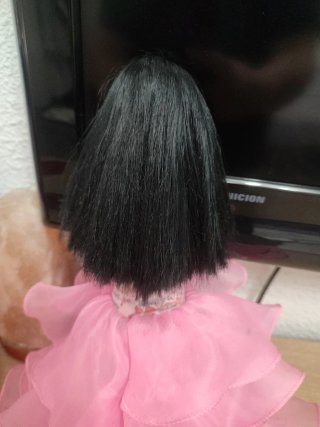 Muñeca Barbie flexible, sin articulaciones