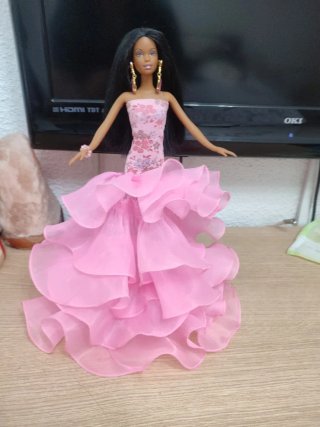 Muñeca Barbie flexible, sin articulaciones