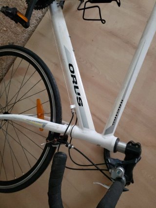 Bicicleta de carretera ORUS blanca
