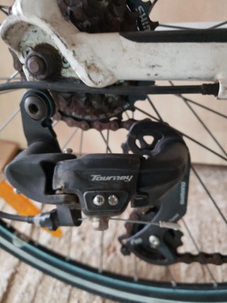 Bicicleta de carretera ORUS blanca