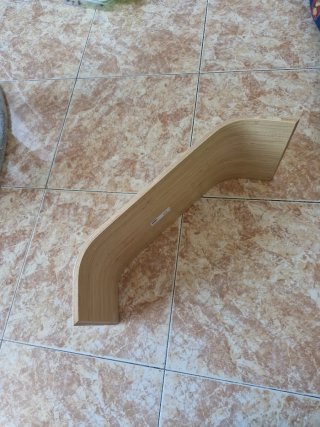 Soporte monitor madera bambú curvada