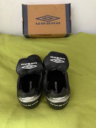 Botas de fútbol Umbro Talla 41 Negras