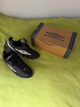 Botas de fútbol Umbro Talla 41 Negras