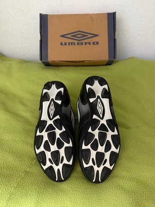 Botas de fútbol Umbro Talla 41 Negras