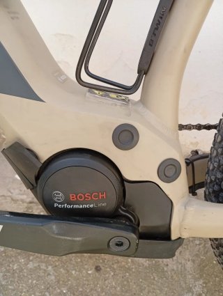 Bicicleta Eléctrica Cube 630Wh Bosch