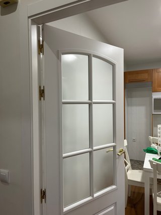 Puerta blanca lacada con cristal