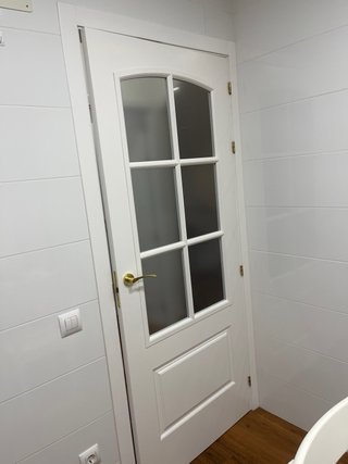 Puerta blanca lacada con cristal