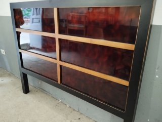 Cabecero de madera y cristal