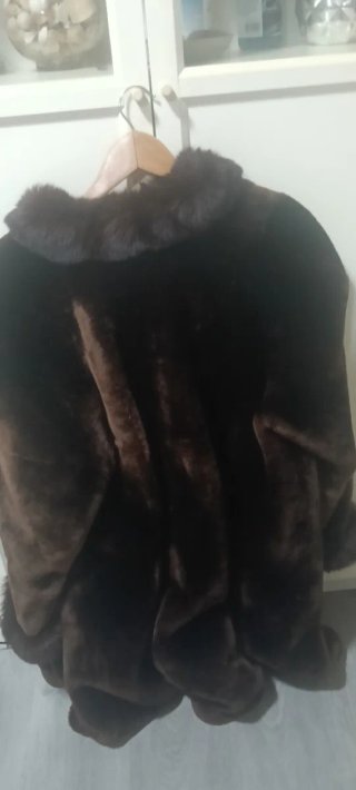 Abrigo piel El Corte Inglés marrón Marca IVONNE