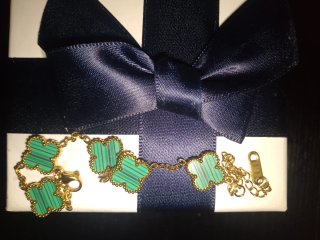 Pulsera trébol de colores verde y megro