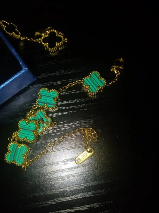 Pulsera trébol de colores verde y megro