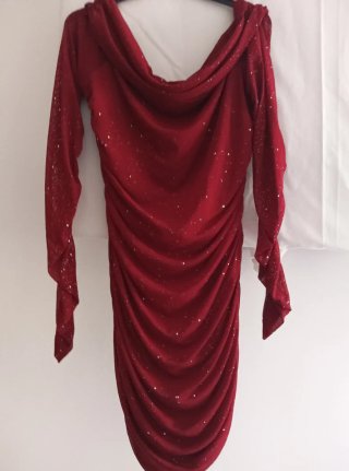 Vestido granate con brillos
