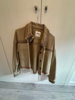 Chaqueta Zara Beige Bordada