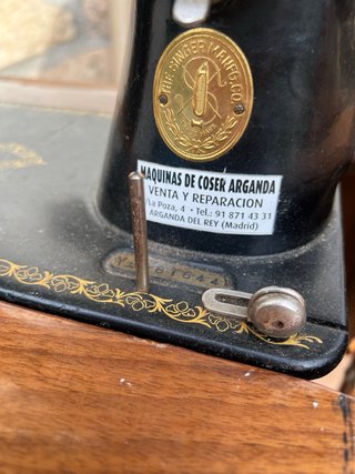 Máquina de coser SINGER antigua