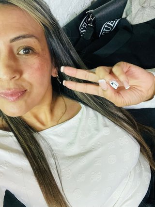 Chica colombiana se ofrece para empleo