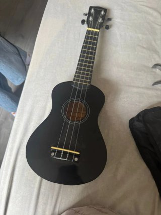 Ukelele negro con funda Martin Smith