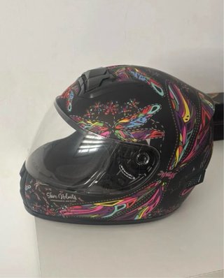 Casco integral diseño colorido