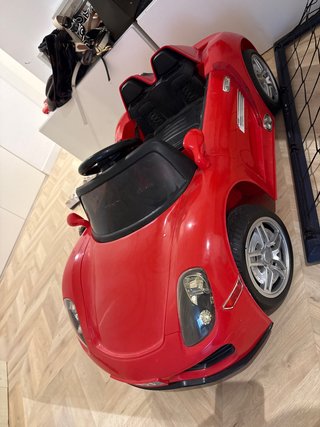 Coche eléctrico infantil rojo