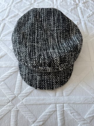 Gorra tejida blanco y negro
