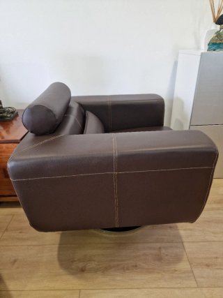 Sillón giratorio moderno tipo piel