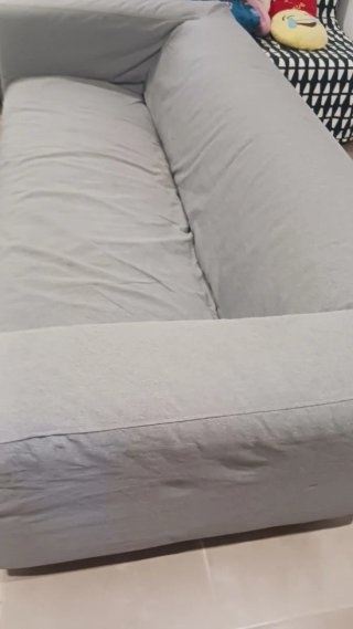 Sofá gris Ikea
